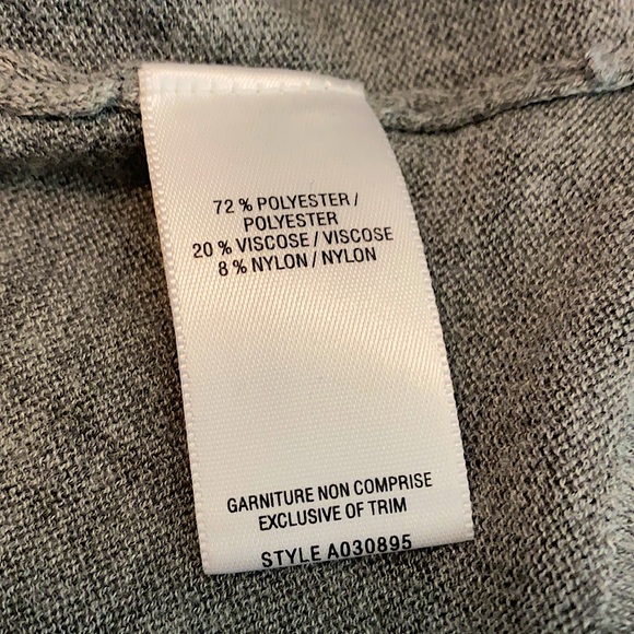 NEVER WORN V- NECK SWEATER - Picture 5 of 5